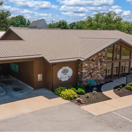 King Suite, Hot Tubs, Cobden