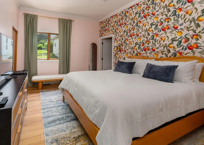 Inn King Suite, Hot Tubs, *