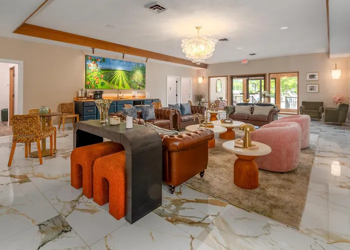 Inn King Suite, Hot Tubs, Cobden