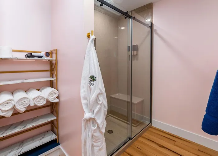 Inn King Suite, Hot Tubs, *